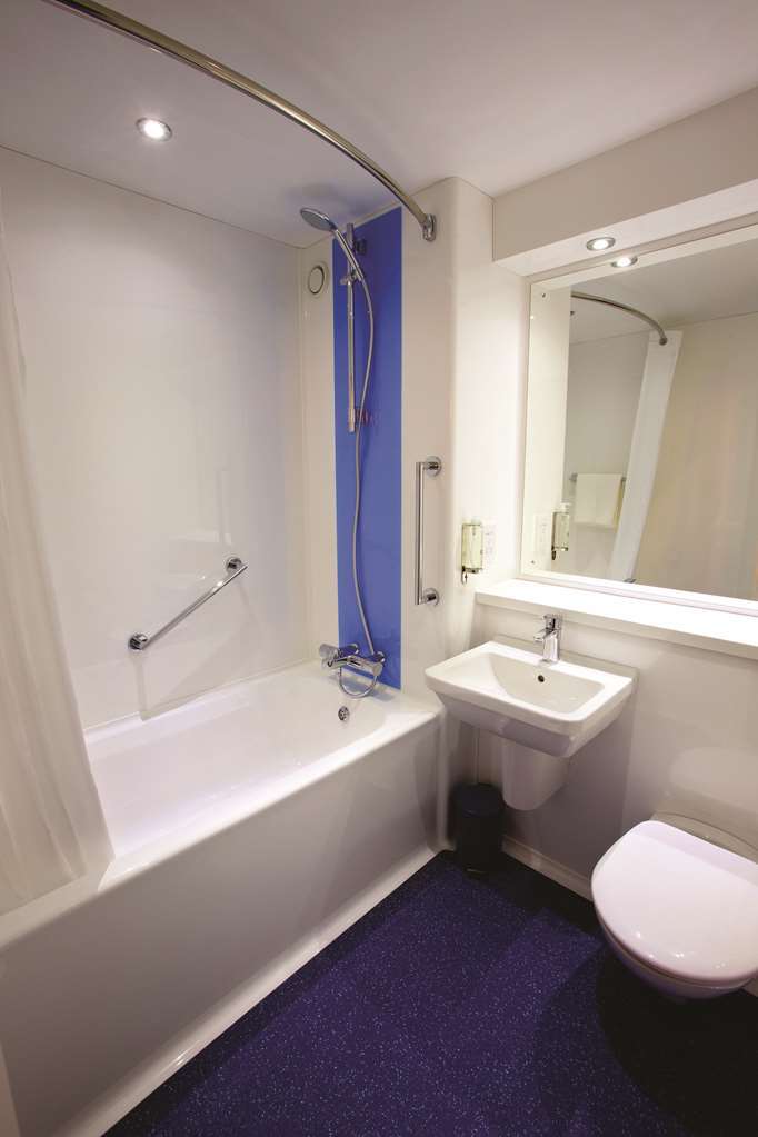 Travelodge Basildon Room photo